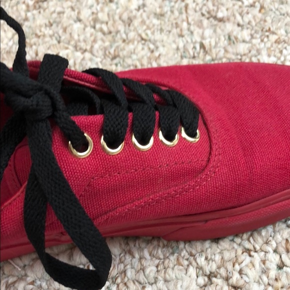 Vans Triple Red Low Lace Up Skate Shoes with Black Laces - Picture 6 of 9